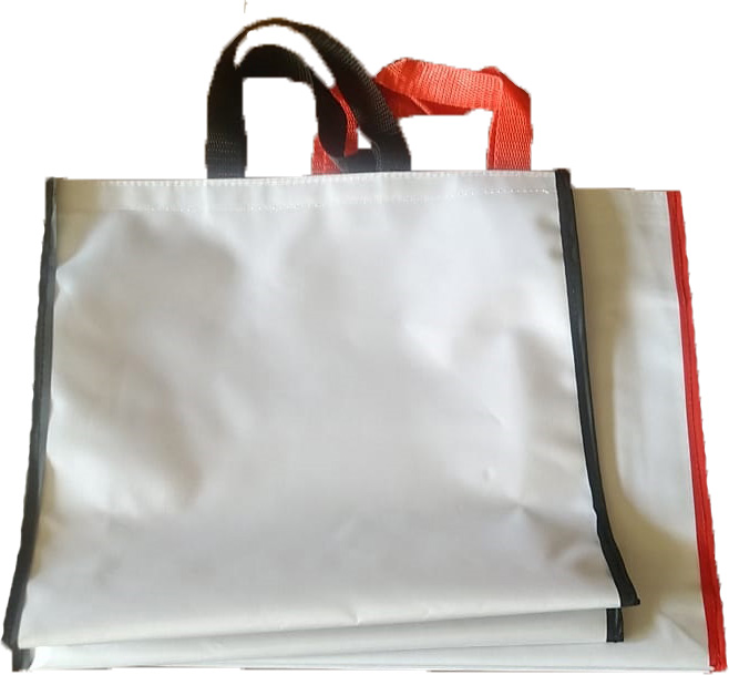 2 Bolsas de mandado color blanco con orillas rojo o negro.